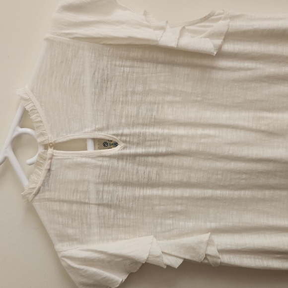 Lucky Brand Flutter Sleeve Top - Picture 8 of 8